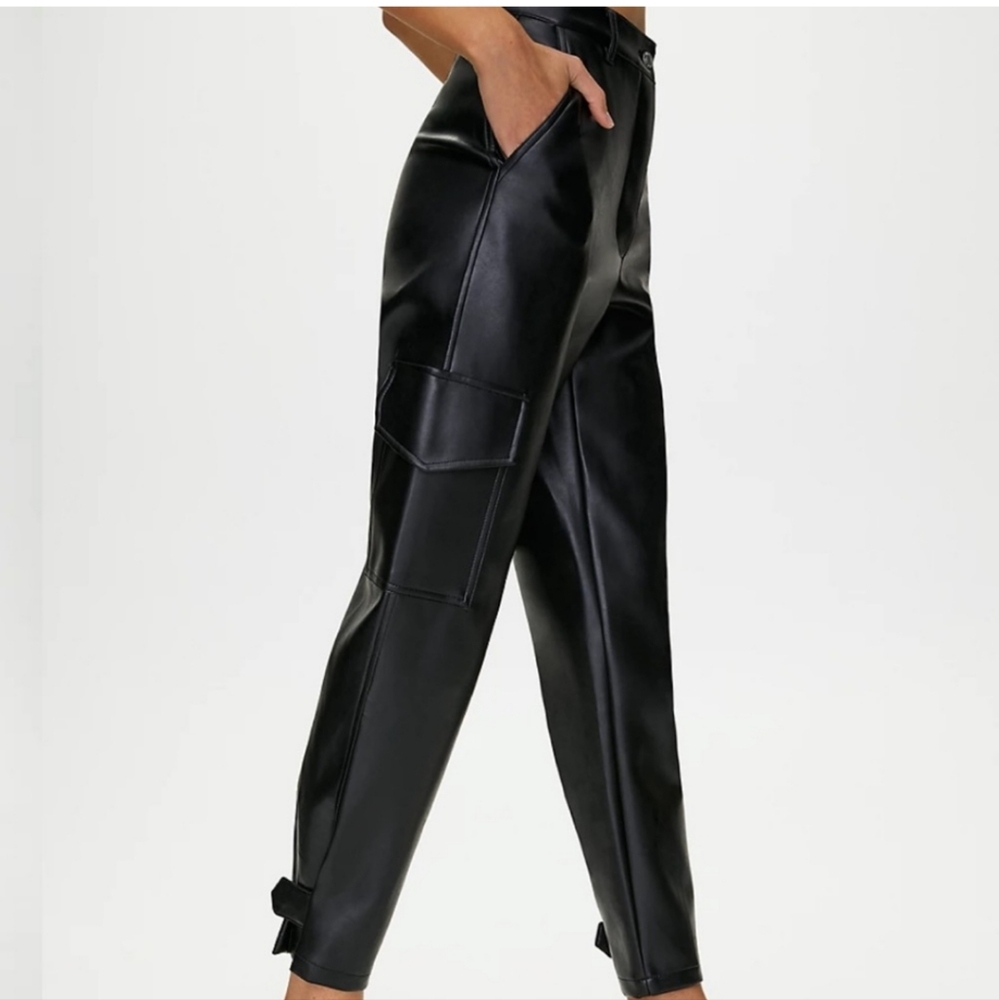 Aritzia Wilfred Modern Cargo Pants Faux Leather In Black Size 00 - Picture 2 of 12